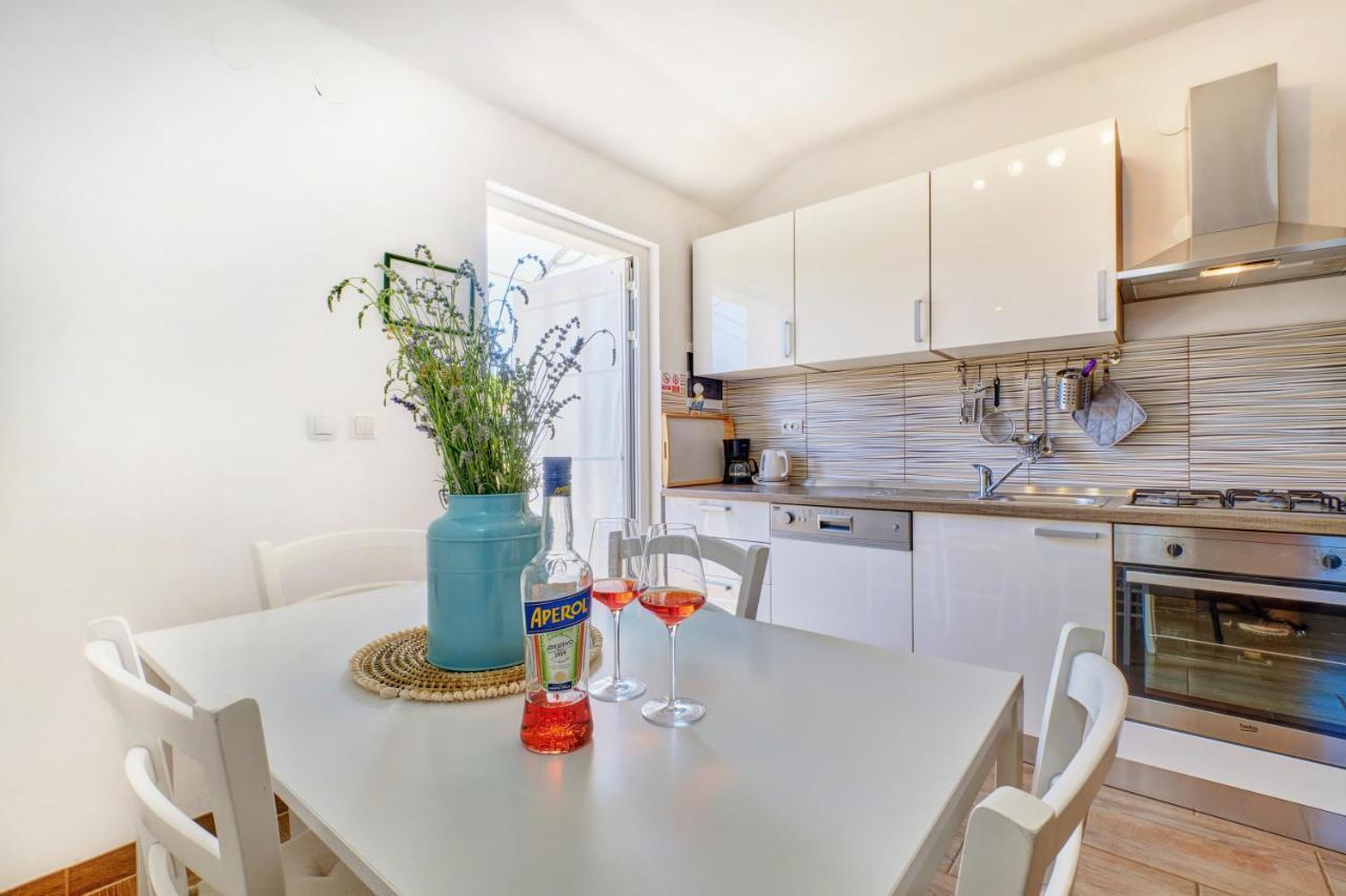 Apartment Tena Veli Losinj Exterior photo
